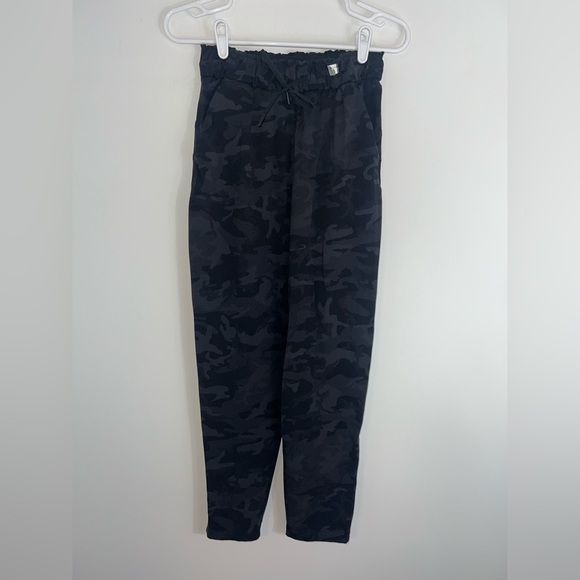 Lululemon Keep Moving camo Pant size 4 - Picture 5 of 13